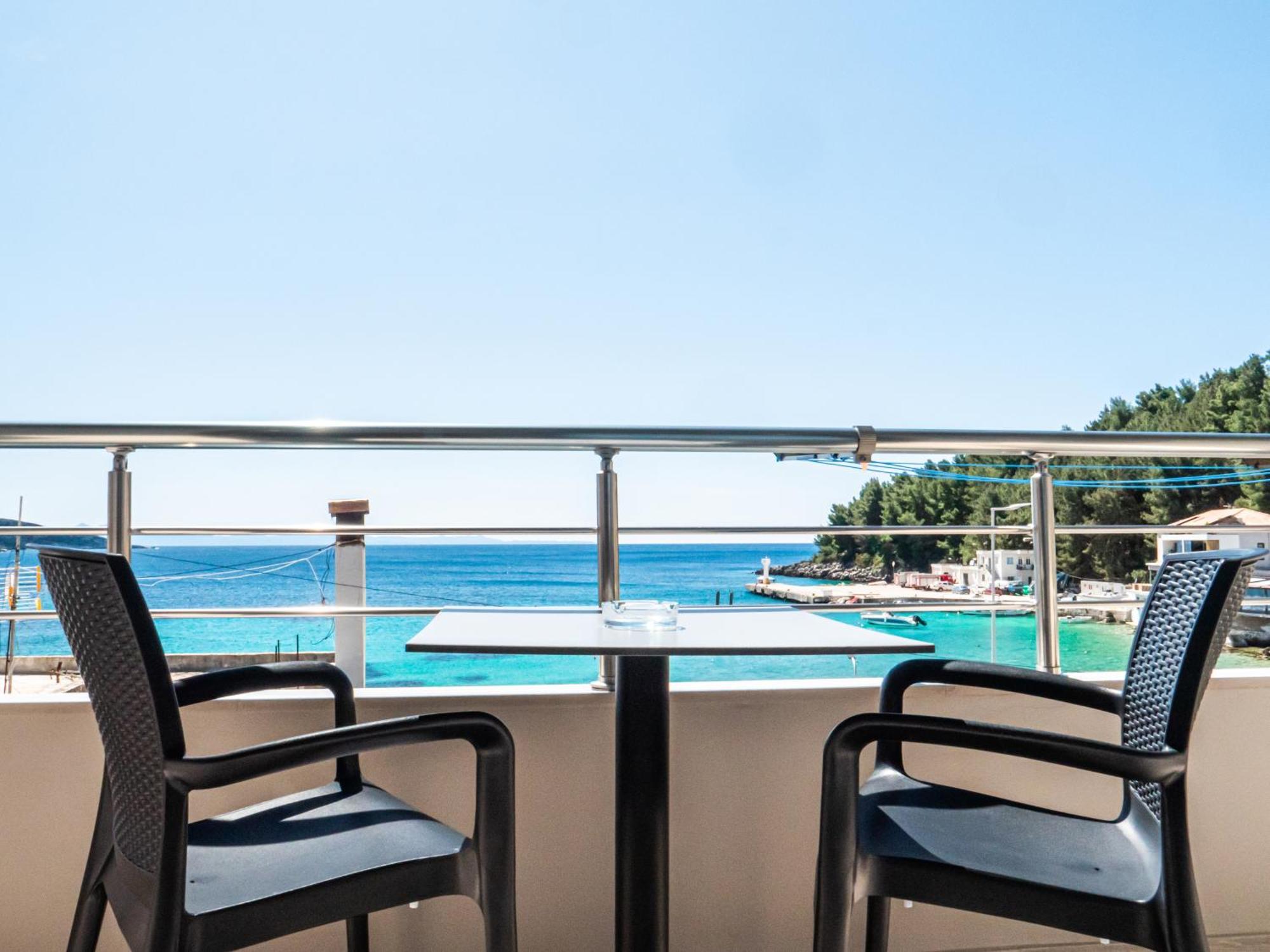 Готель Endless Blue Himara Екстер'єр фото