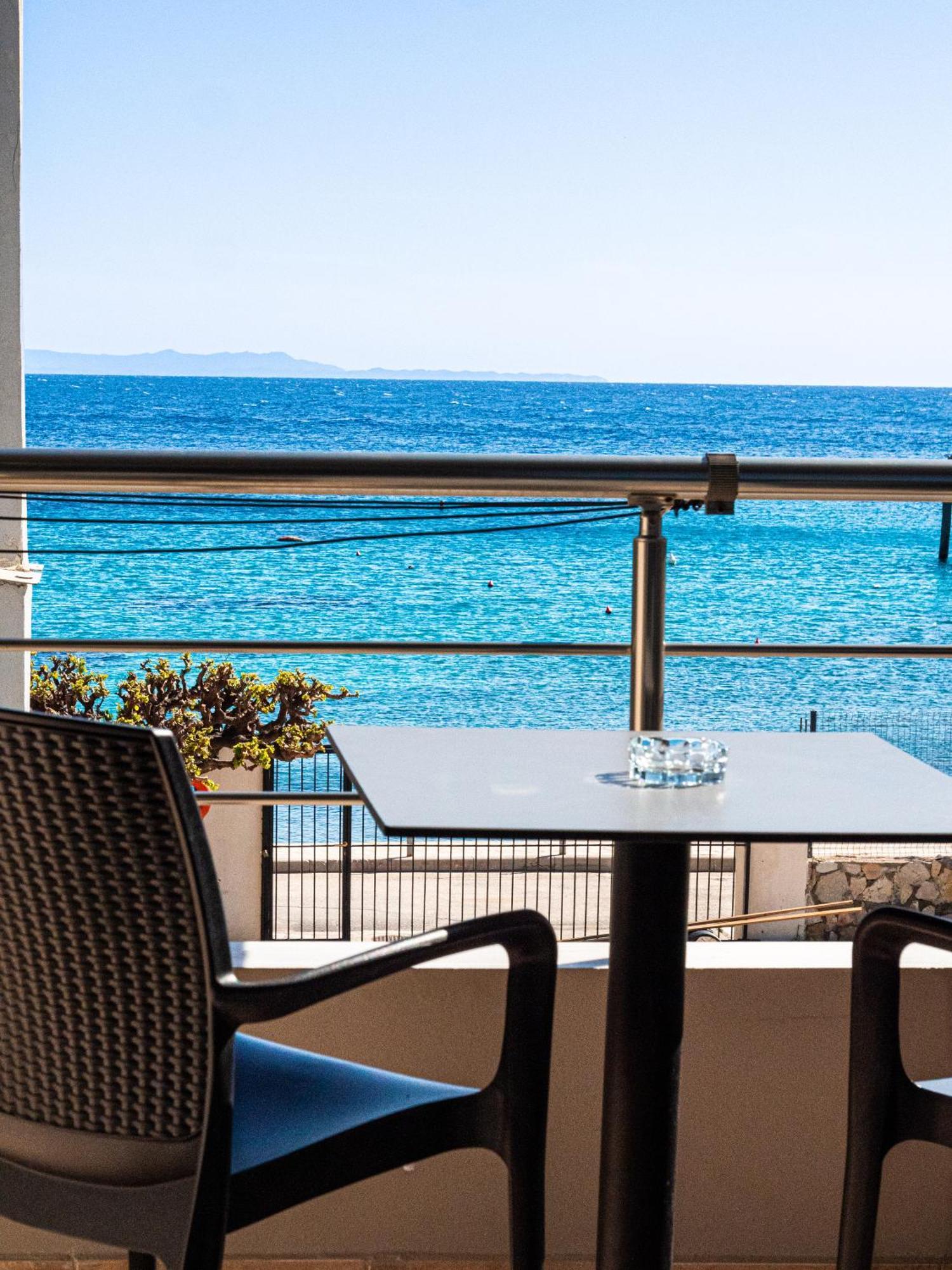 Готель Endless Blue Himara Екстер'єр фото