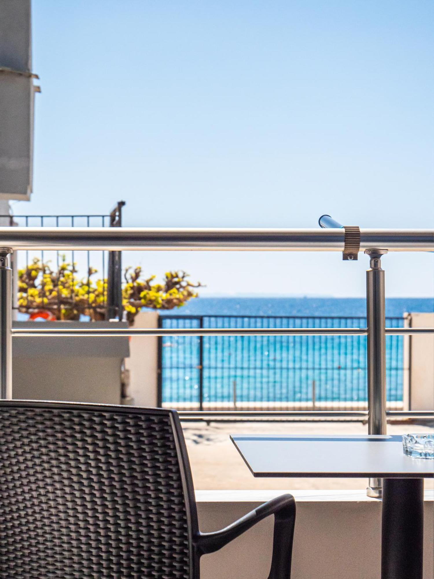 Готель Endless Blue Himara Екстер'єр фото