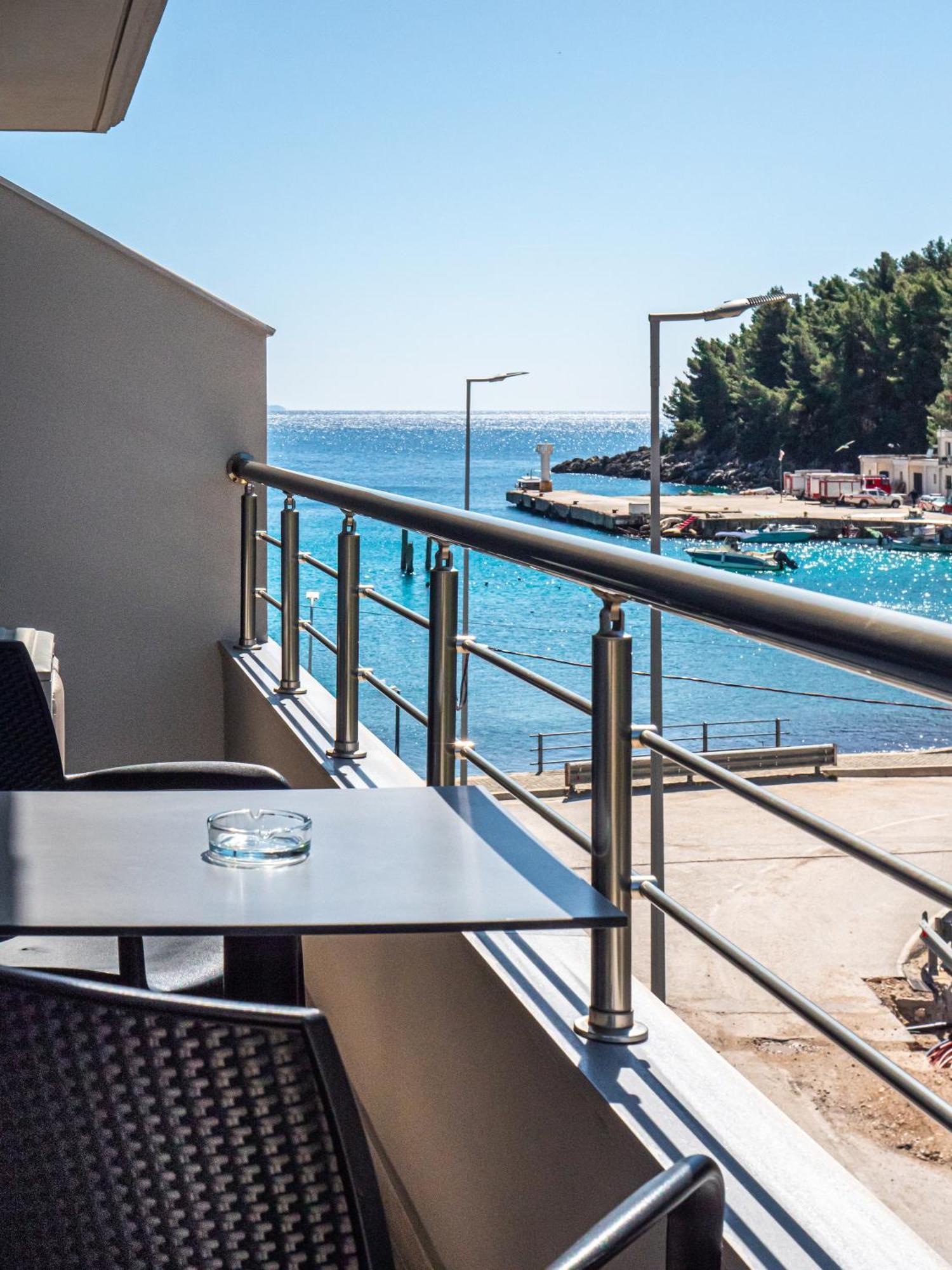 Готель Endless Blue Himara Екстер'єр фото