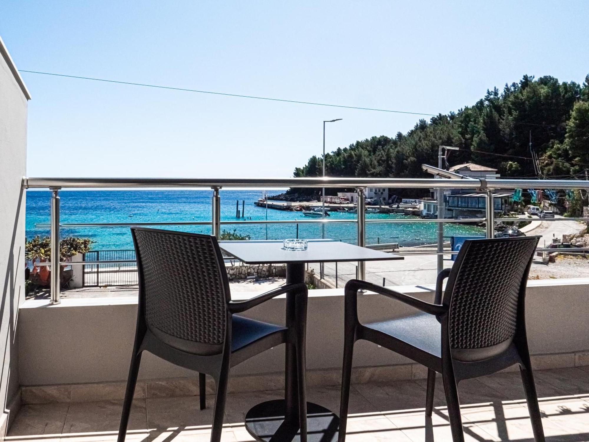 Готель Endless Blue Himara Екстер'єр фото