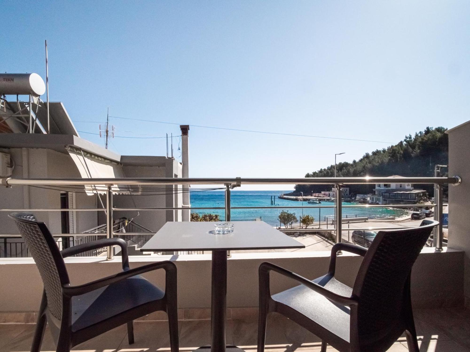 Готель Endless Blue Himara Екстер'єр фото